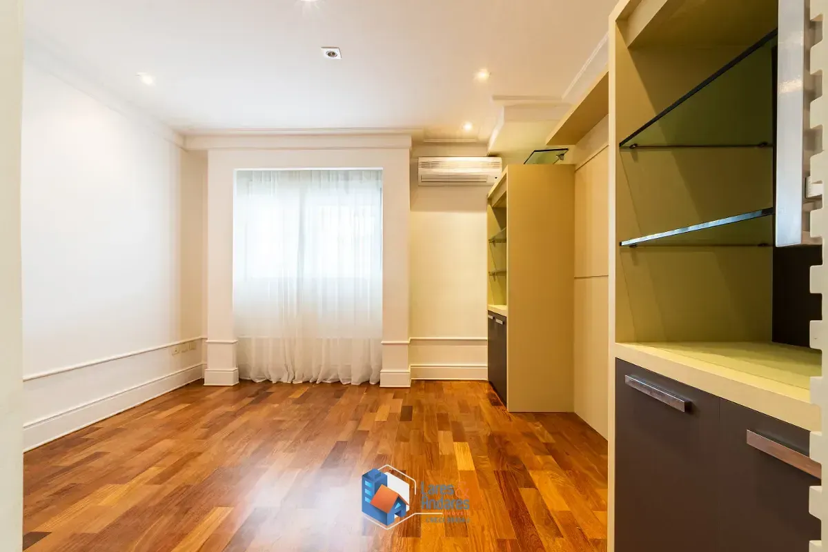 Imagem Sobrado para venda em Indianópolis com 5 quartos, sendo 5 suítes, 662m²