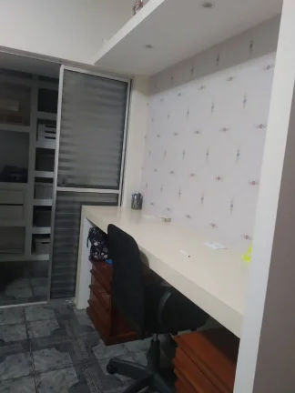 Imagem Sobrado Maravilhoso 240 m² 3 Dormitórios 2 vagas de Garagens Estuda Carro