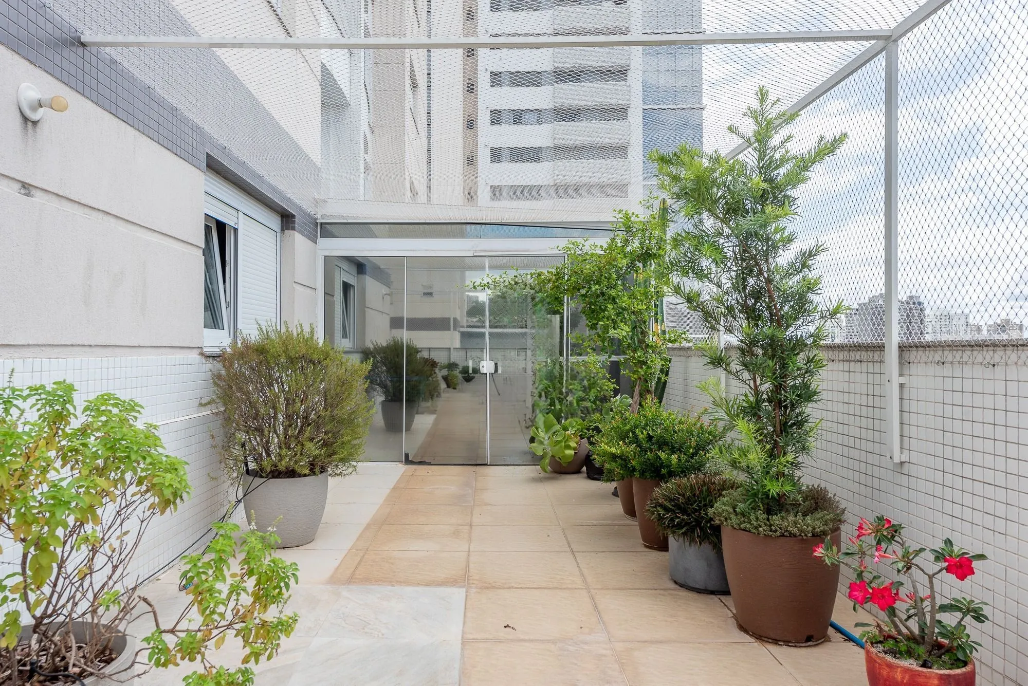 Imagem Apartamento Garden mobiliado, com 180 m² privativos, no bairro Chácara das Pedras