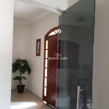 Imagem Casa com 4 dormitórios à venda, 250 m² por R$ 750.000,00 - Jardim das Roseiras - Igarapé/MG