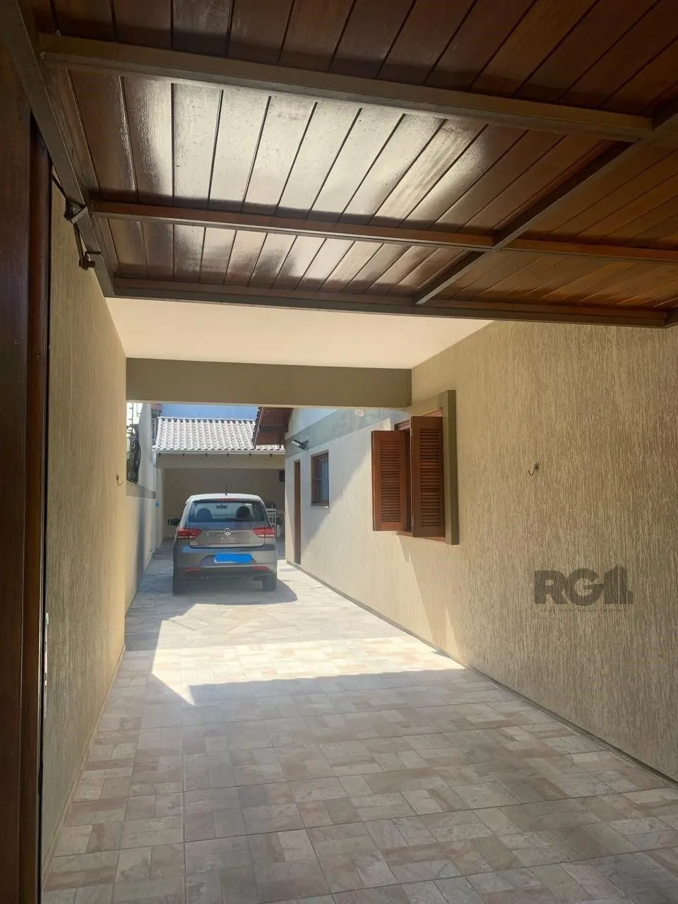 Imagem Casa com 3 quartos, 1 suíte, 3 vagas e 182m² para vender por R$ 890.000