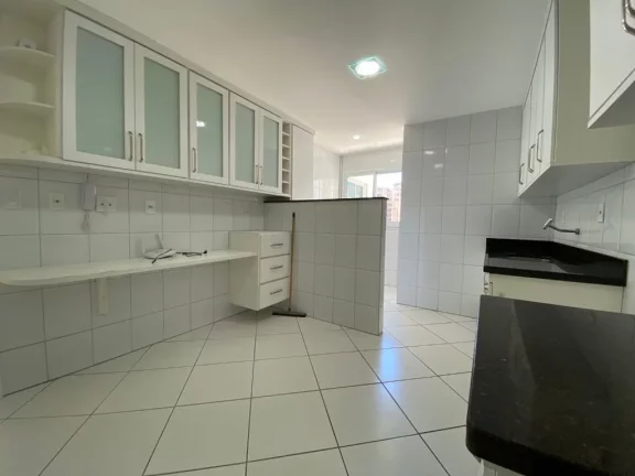 Imagem Belíssimo 3 quartos sendo uma suíte com varanda com vista para o mar em localização privilegiada da Praia do Morro