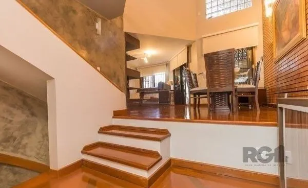 Imagem Casa sobrado no Cristal de 3 dormitórios e 3 vagas
