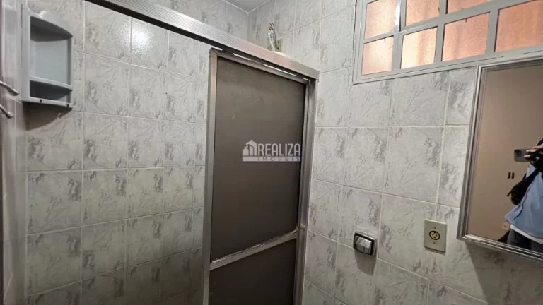 Imagem Casa à venda em Uberaba: 2 dormitórios, suíte, 4 garagens e quintal amplo