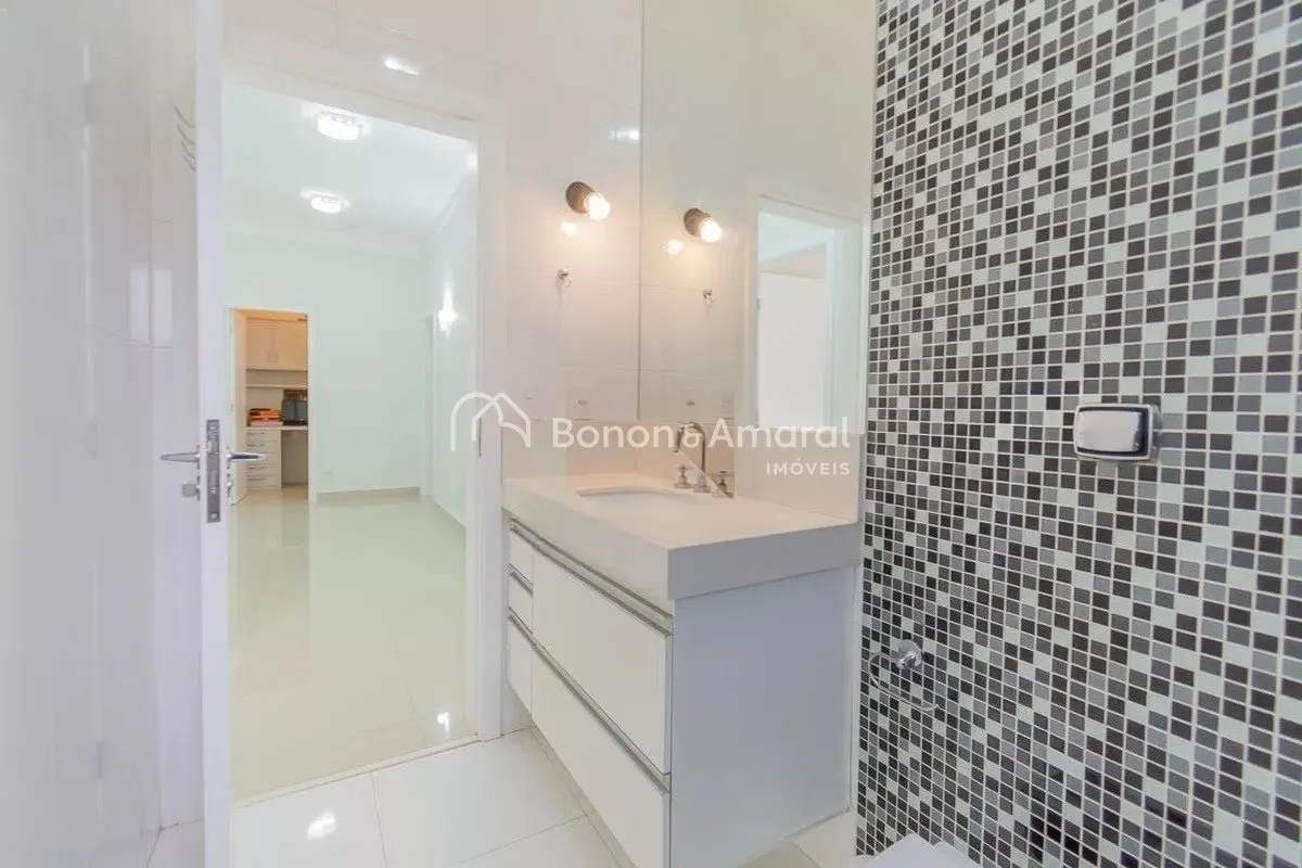 Imagem Casa de condomínio para alugar com 318m², 4 quartos e 4 vagas