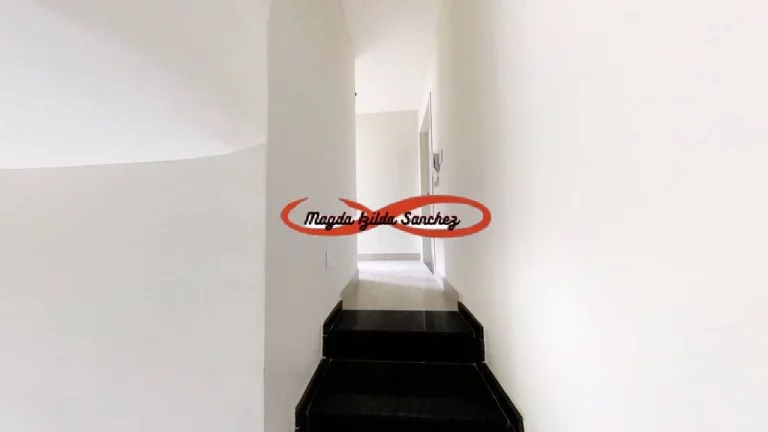 Imagem SOBRADO DE LUXO À VENDA NA REGIÃO DA ÁGUA RASA.