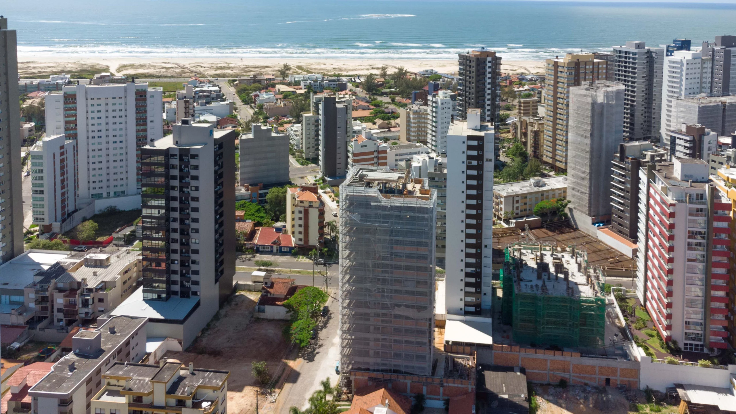 Imagem Apartamento 2 quartos sendo 2 suítes para venda no bairro Predial em Torres
