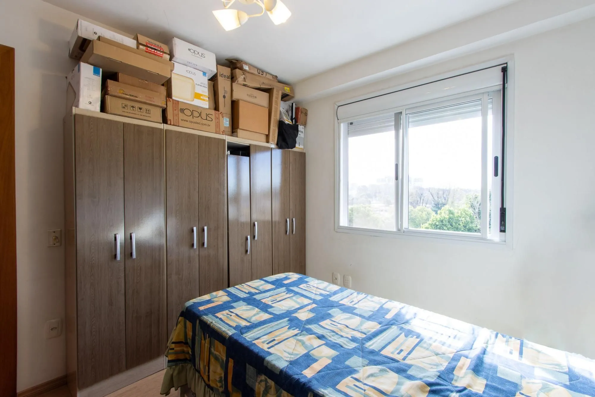 Imagem Apartamento de 2 dormitórios, na zona sul de Porto Alegre, semi-mobiliado, churrasqueira e box escriturado.