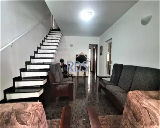 Imagem Vende um excelente sobrado de 216m² em ótima localização