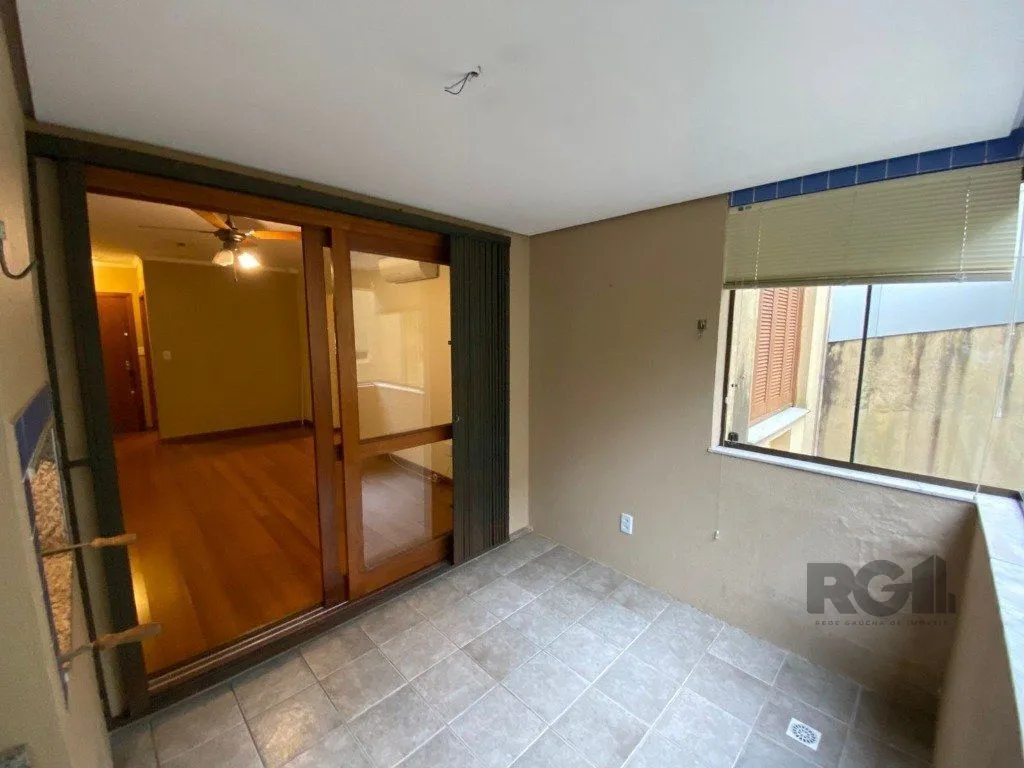 Imagem Amplo apartamento de 2 dormitórios no Petrópolis