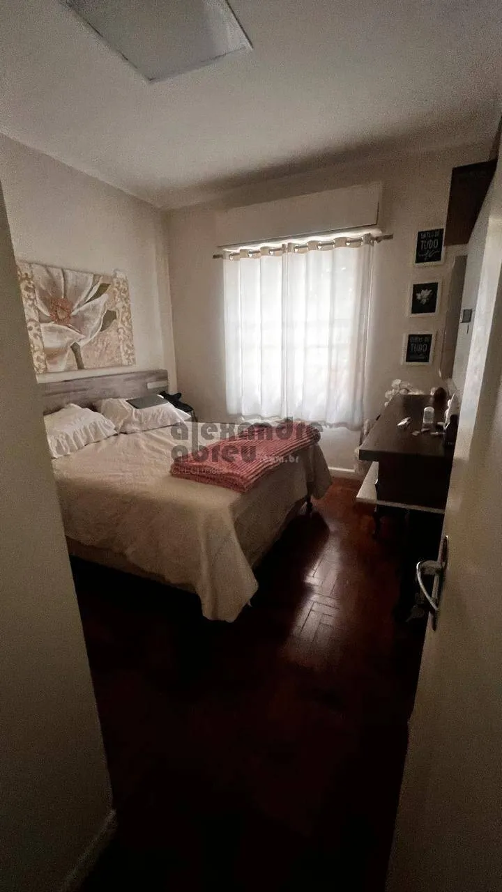 Imagem Casa com com 4 dormitórios próximo ao parque Ibiraquera.