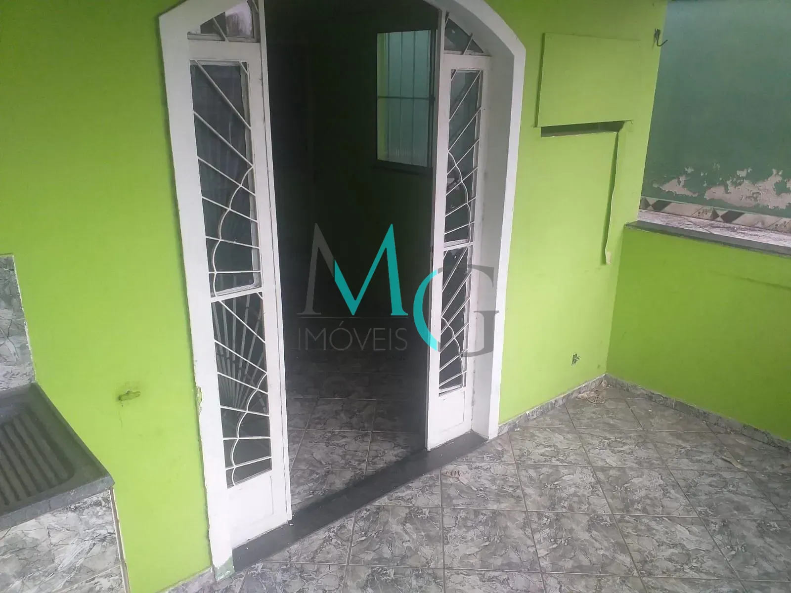 Imagem Imóvel Comercial de 250 m² com Estrutura Comercial e Residencial em cosmos