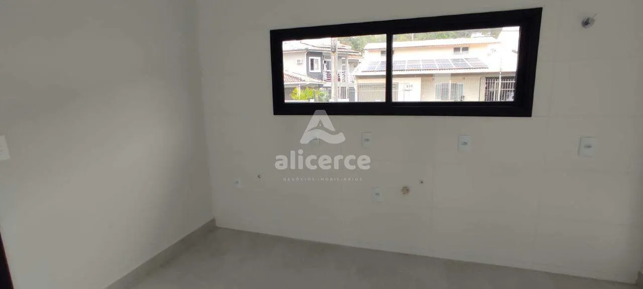 Imagem Casa à venda com 3 Quartos, 1 Suíte e 94,00m² em Ipiranga - São José/SC