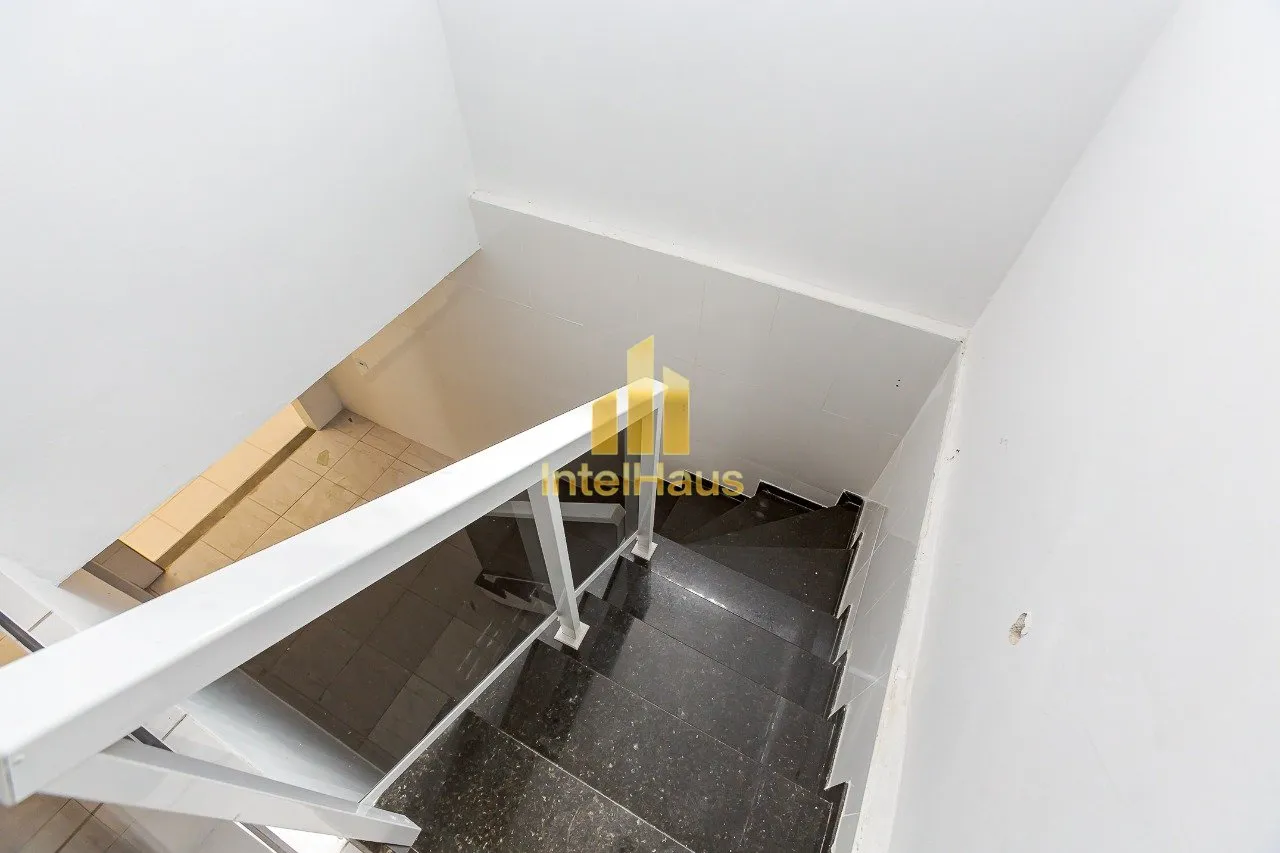 Imagem Triplex Espaçoso com Sol da Manhã e Pátio para 6 Carros
Se você procura um imóvel que ofereça ...