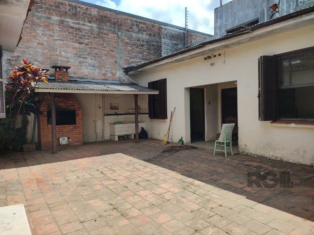 Imagem Casa comercial térrea na Av. Aparício Borges - bairro Teresópolis
