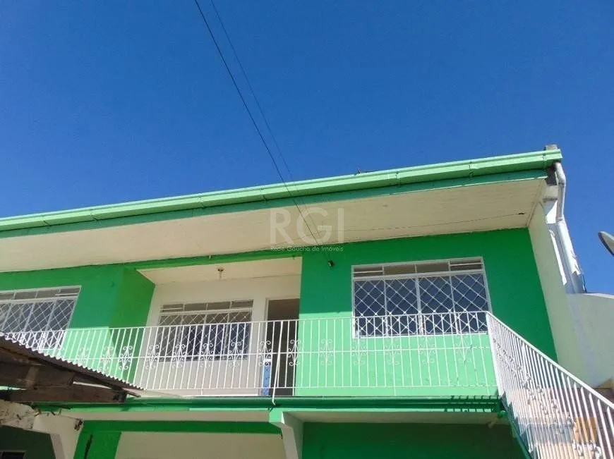 Imagem Casa frente, 81,50m2 e 2 apartamento nos fundos térreo e segundo andar.