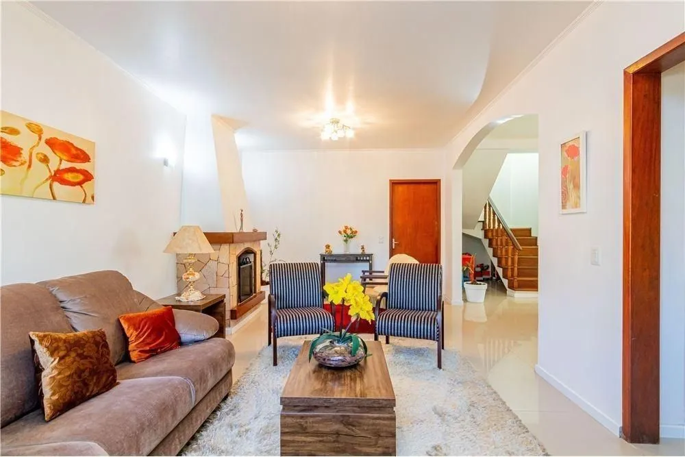 Imagem Ampla casa com 3 Dormitórios e Pátio Próximo a Adda Mascarenhas