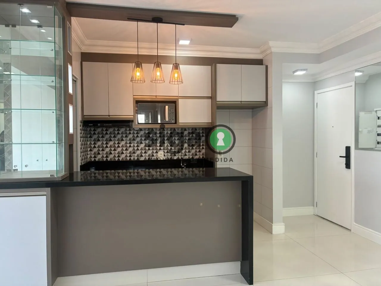 Imagem LOCAÇÃO Apartamento (Semi Mobiliado) Campo Belo com 2 quartos, uma suíte e duas Vagas