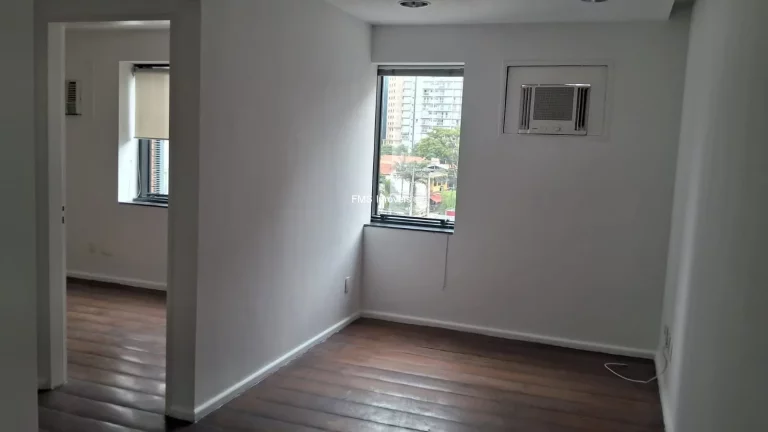Imagem Conjunto Comercial de Alto Padrão à Venda em Indianópolis, São Paulo-SP: 6 salas, 2 vagas, 80m² de Área!