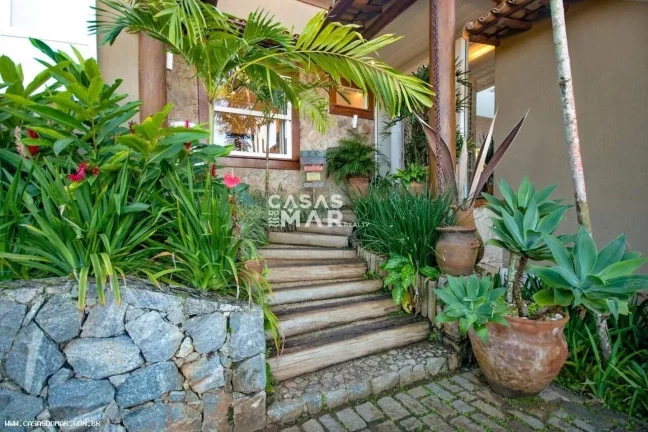 Imagem Imperdível oportunidade: Casa para venda em Armação dos Búzios-RJ, na Ferradura, com 6 quartos, 4 suítes e 900m² de área!