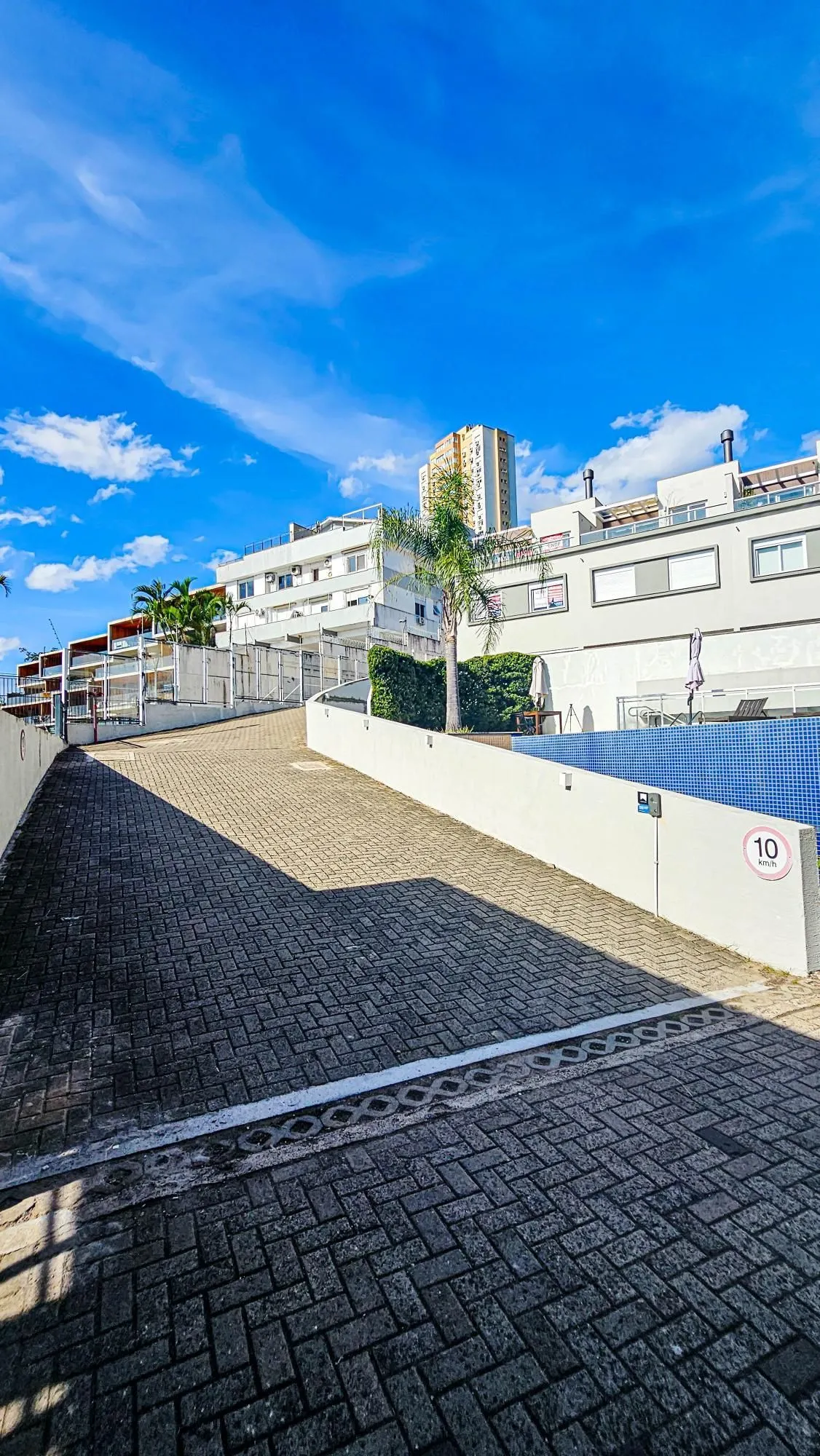 Imagem Casa 3 andares de 250,88m², com elevador novo