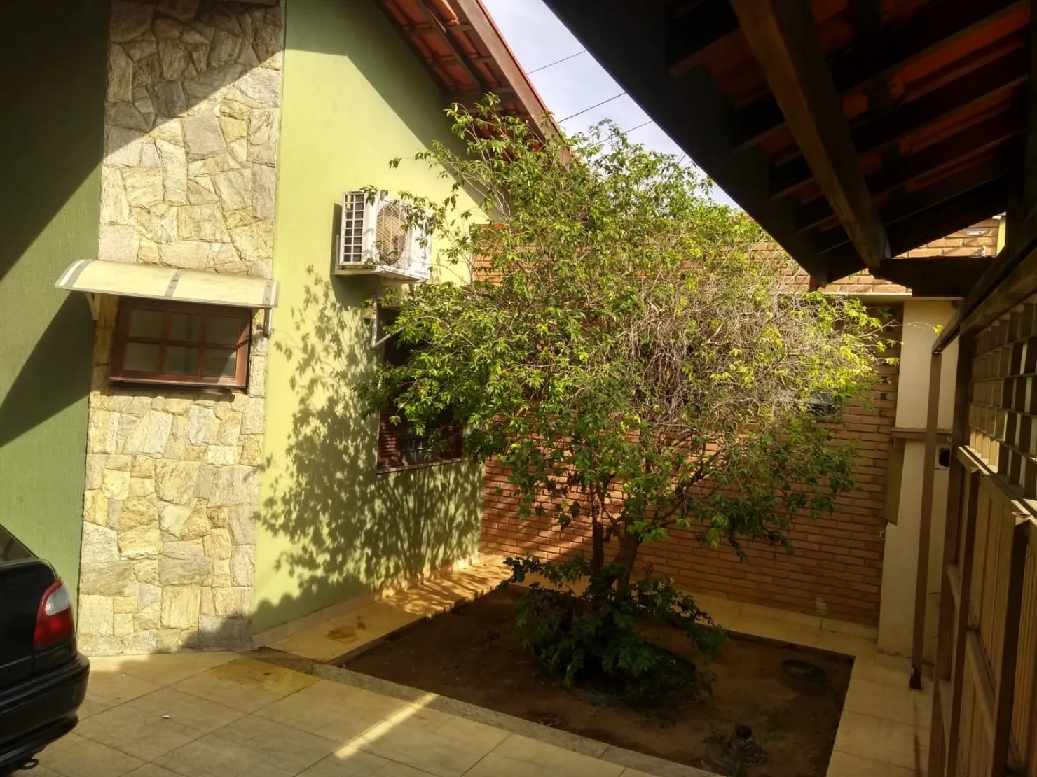 Imagem Casa à venda 3 Quartos, 1 Suite, 3 Vagas, 250M², Jardim Mariana, Pindamonhangaba - SP
