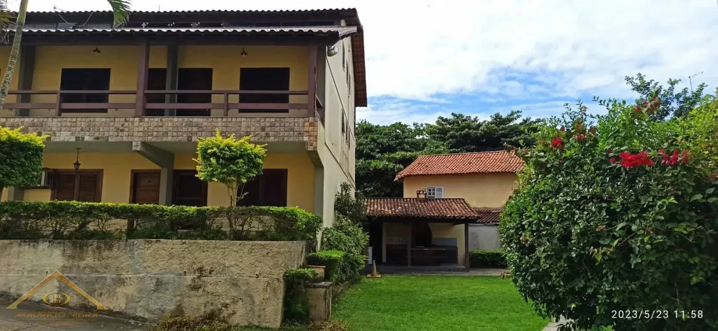Imagem Casa em Condomínio para Venda em Cabo Frio / RJ no bairro Peró