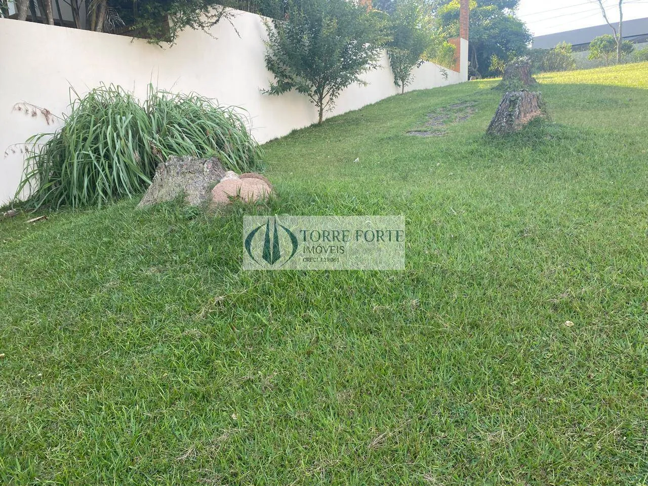 Imagem Excelente terreno na Aldeia da Serra com 466 m², pronto para construir.