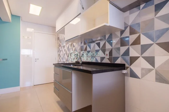 Imagem Apartamento com reforma impecável e com uma bela vista para o Campo de Marte!!! São 94m² de área...