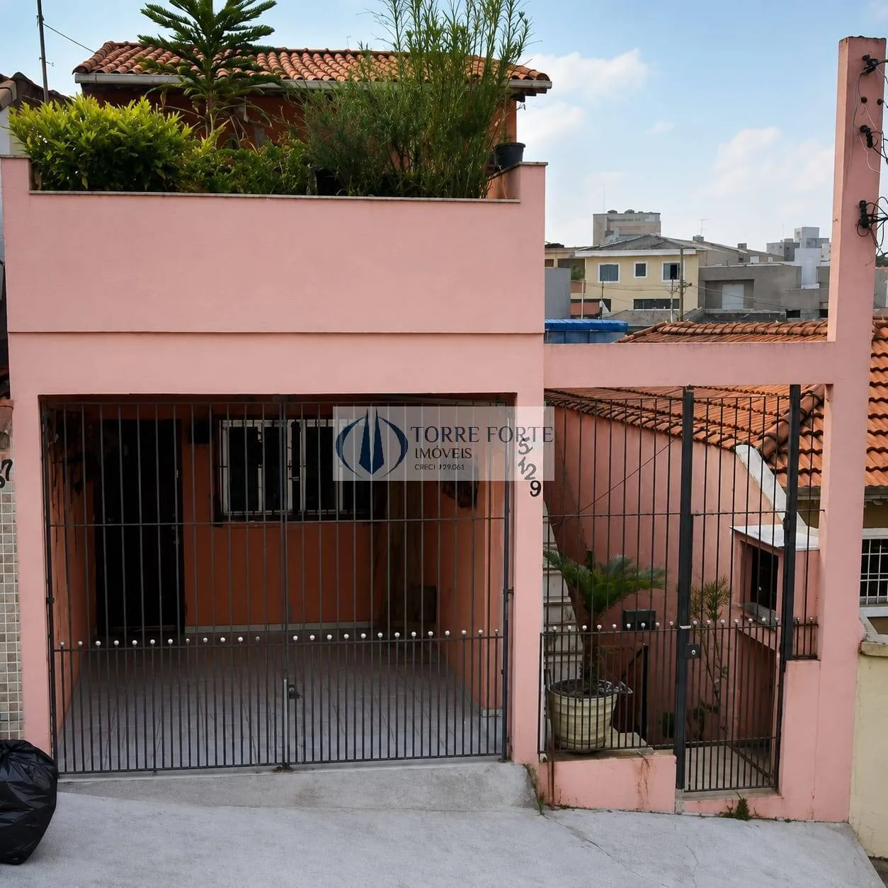 Foto do imóvel 2 casas no mesmo terreno. ótimo investimento para renda, na Vila Carrão em Rua Santa Eufêmia