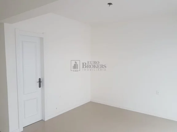 Imagem Sala comercial no Centro de Balneário Camboriú.
