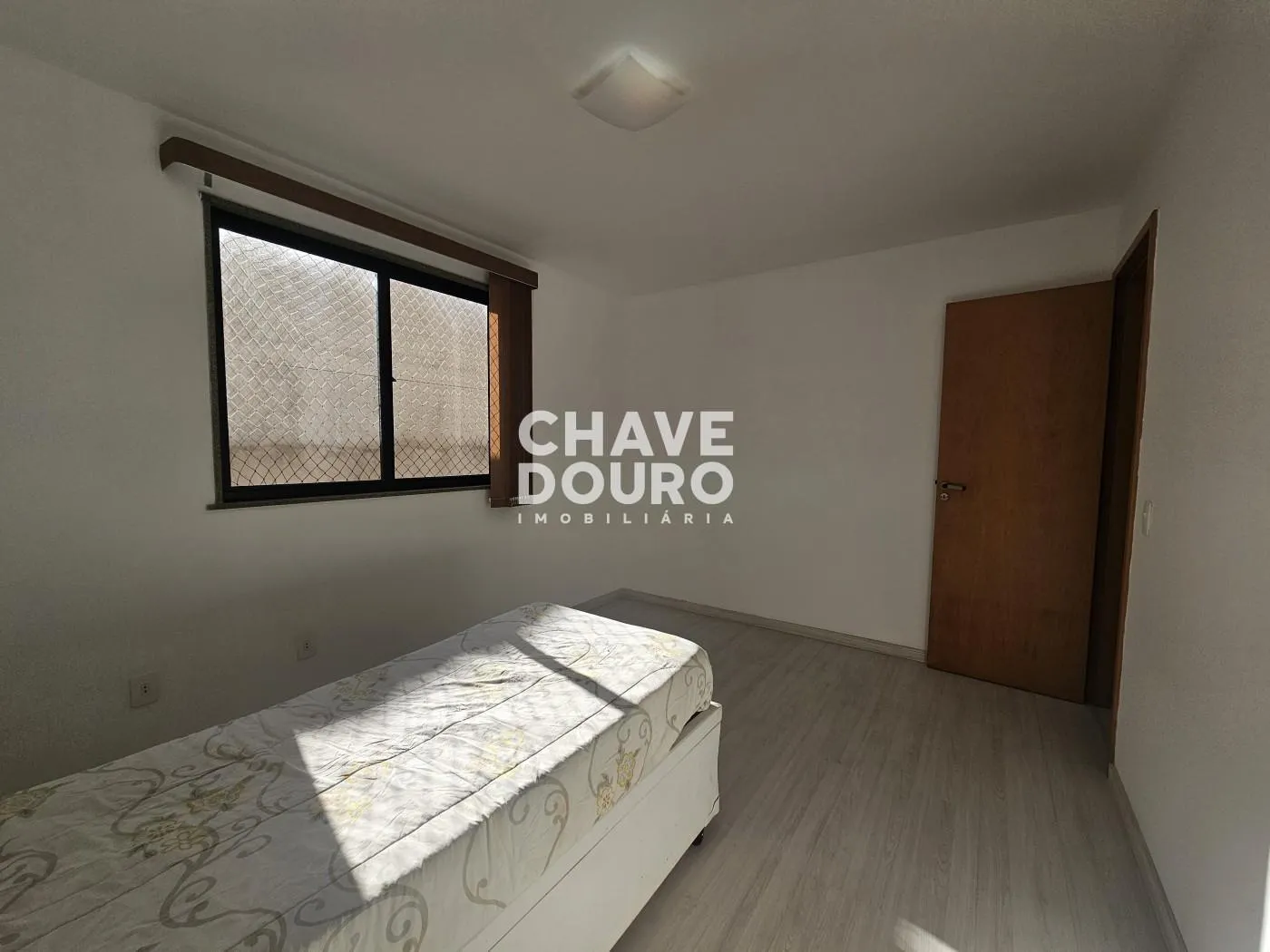 Imagem Apartamento de 2 Quartos (sendo 1 suíte com varanda) + Dependência e 1 Vaga