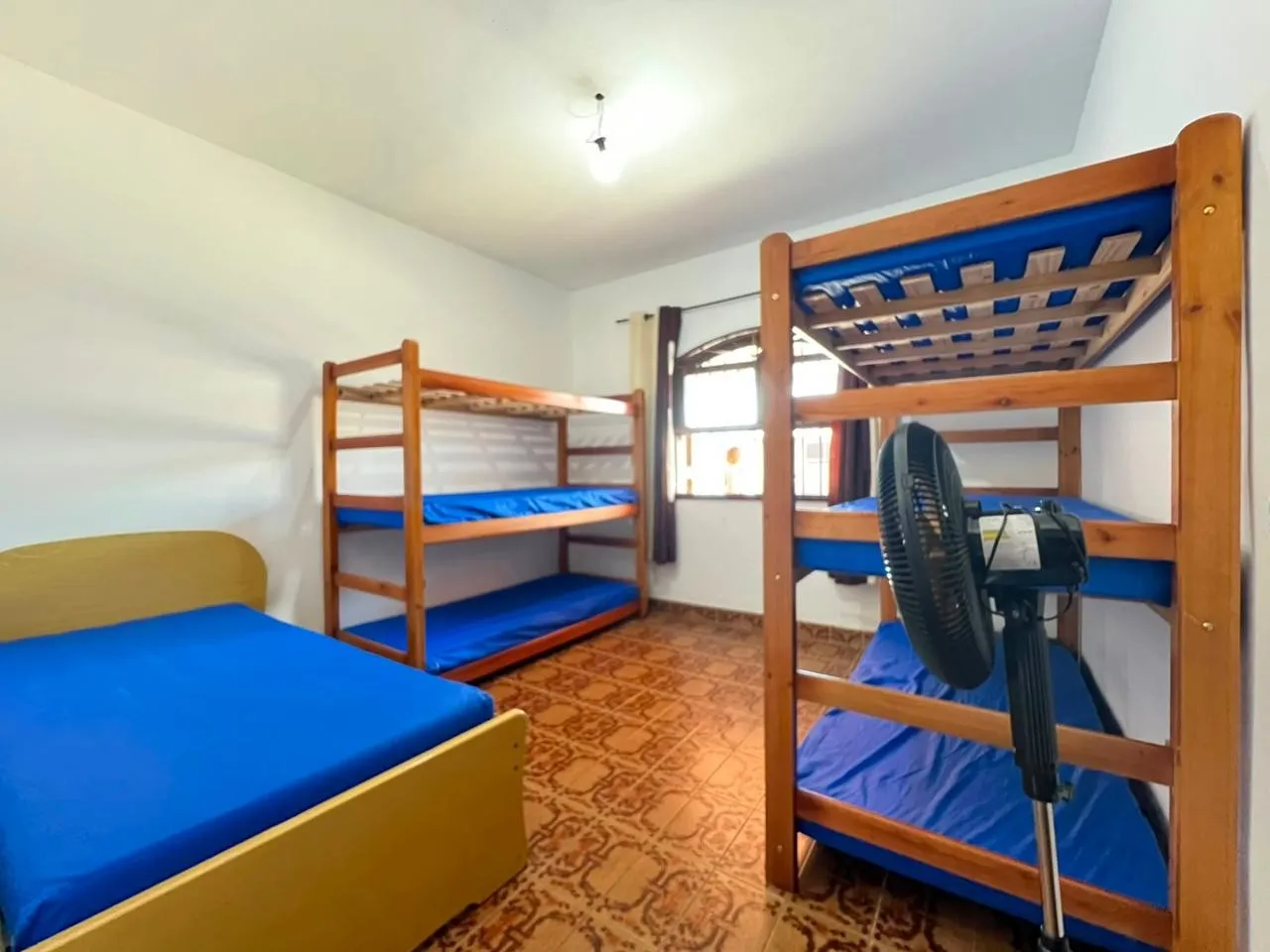 Imagem Casa para Venda em Praia Grande, Maracanã, 2 dormitórios, 1 suíte, 1 banheiro, 2 vagas
