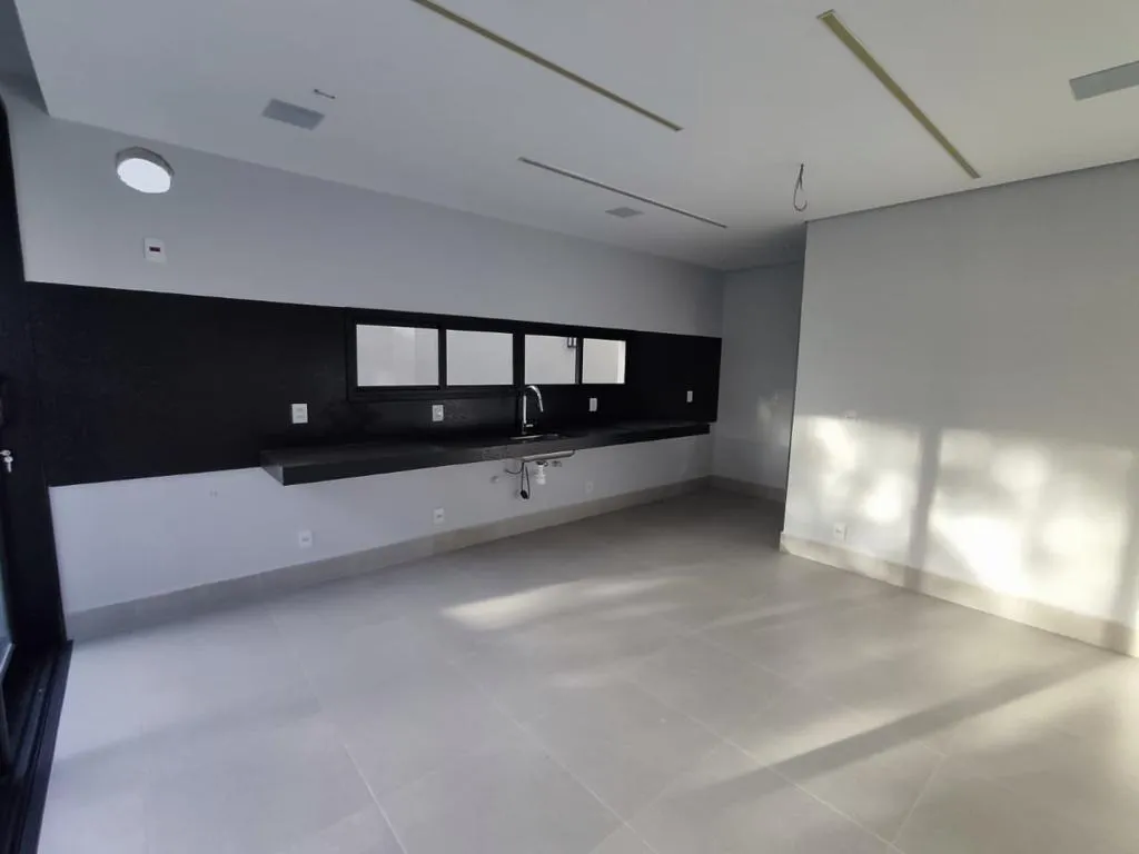 Imagem Ampla residência de 340m² localizada no Alphaville Nova Esplanada 1.