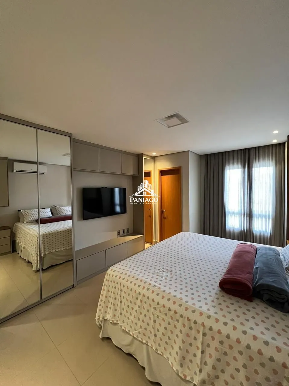 Imagem Imóvel Residencial com 2 Suítes e 247,30 m² de Área Total