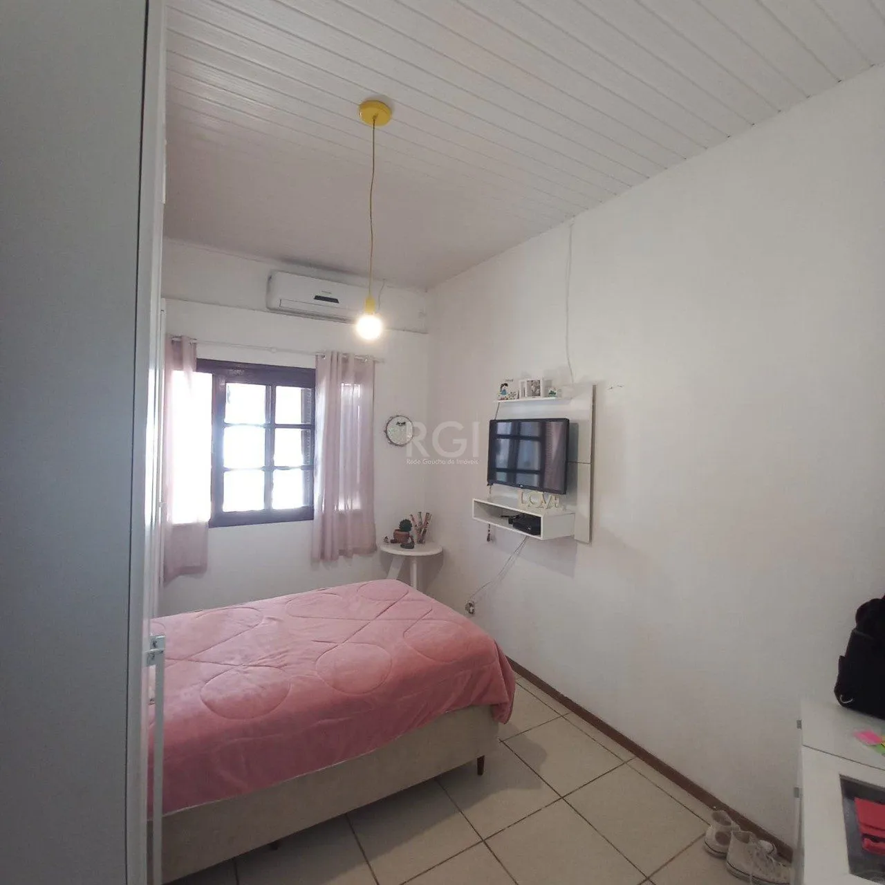 Imagem 2 Casa com 4 quartos, 2 vagas de garagem, no bairro Belém Novo, Porto Alegre/RS