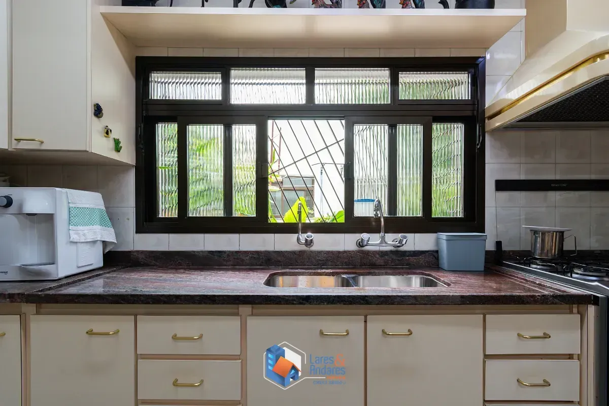 Imagem Casa para venda em Vila das Mercês com 4 quartos, sendo 1 suíte, 263m²