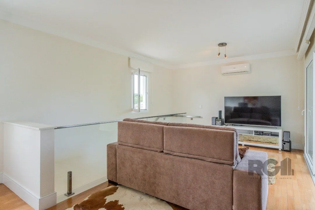 Imagem Casa semimobiliada e possui 3 suítes (sendo 1 delas master com closet e hidro)