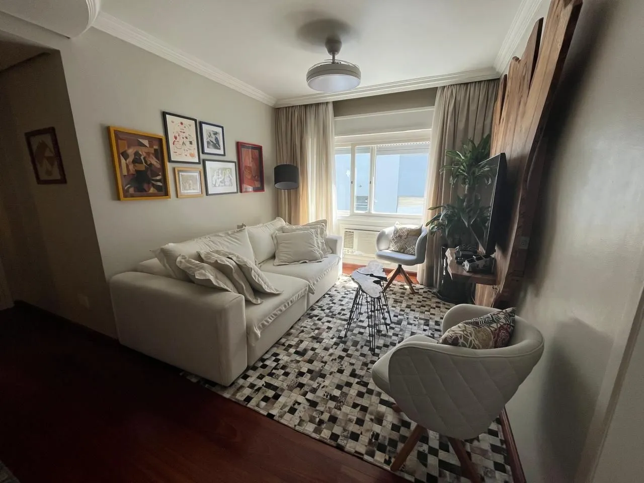 Imagem Apartamento de 2 quartos, 2 banheiros e 1 vaga de garagem no bairro Santana POA