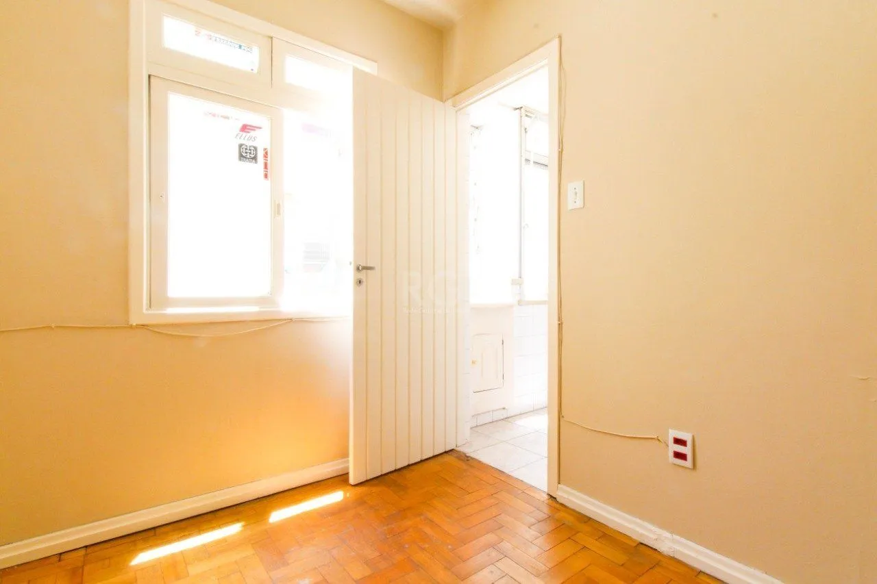 Imagem Apartamento para Venda - 73.01m², 2 dormitórios, 1 vaga - Menino Deus