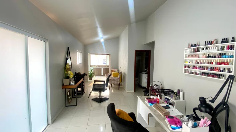 Imagem Casa ampla no bairro Ambrósio em Garopaba-SC, a 5 min do centro e praias. Oportunidade!