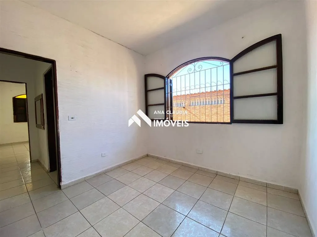 Imagem Casa a Venda Lote inteiro com picina.