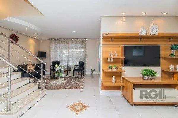 Imagem Casa impecável com 3 quartos (1 suíte) e 2 vagas cobertas,