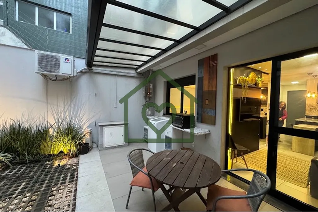 Imagem Descubra o encanto de viver em Menino Deus, Porto Alegre, com este apartamento Garden à venda por u...