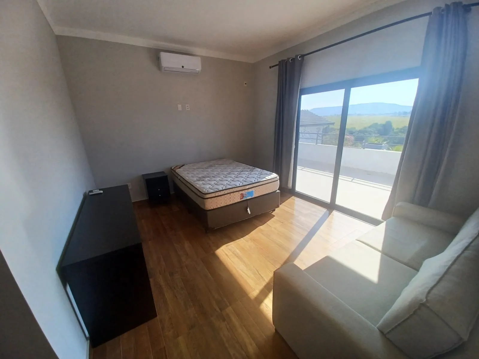 Imagem Casa de 350,00m² Construído Localizada no Condomínio Residencial Village Ipanema I!