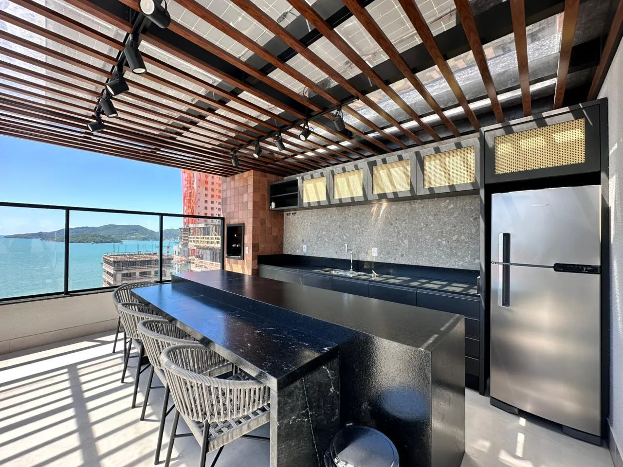 Imagem Apartamento com vista para o mar à venda com 119.47m2 por R$ 1.450.000,00