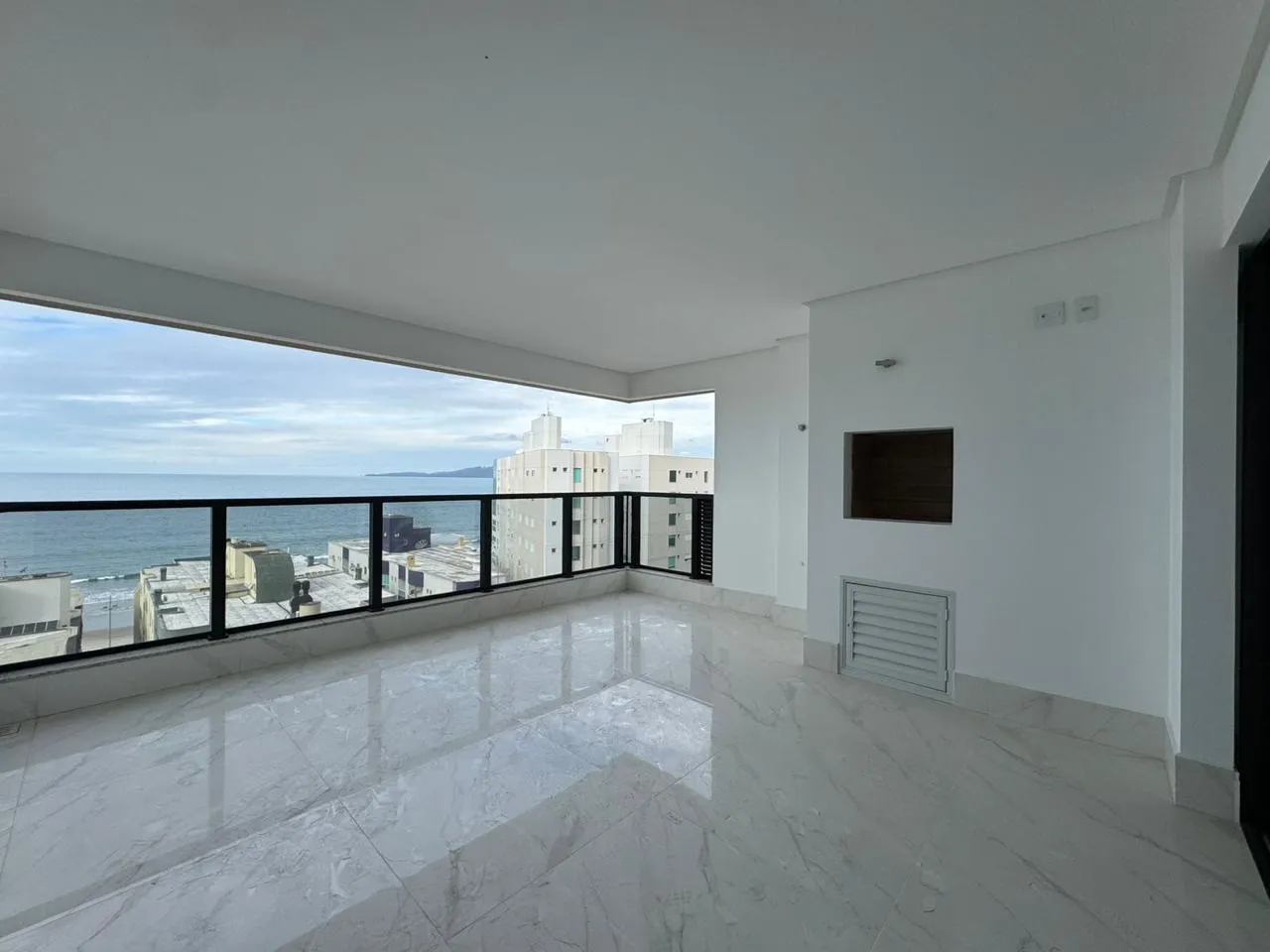 Imagem Apartamento com vista para o mar à venda com 210m2 por R$ 4.400.000,00