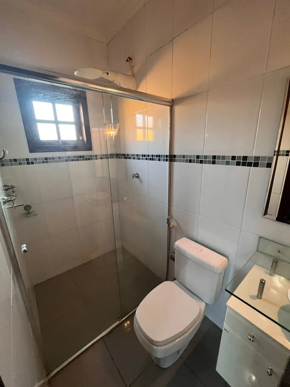 Imagem Casa para locação no Jardim Isaura, Sorocaba-SP: 5 quartos, 5 suítes, 2 salas, 7 banheiros, 4 vagas de garagem.