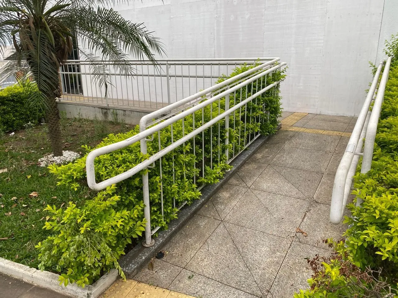 Imagem MÁFFER IMÓVEIS ALUGA - PRÉDIO COMERCIAL DE ESQUINA EM CANOAS! Com 11 vagas de estacionamento | Localização privilegiada | Oportunidade única!