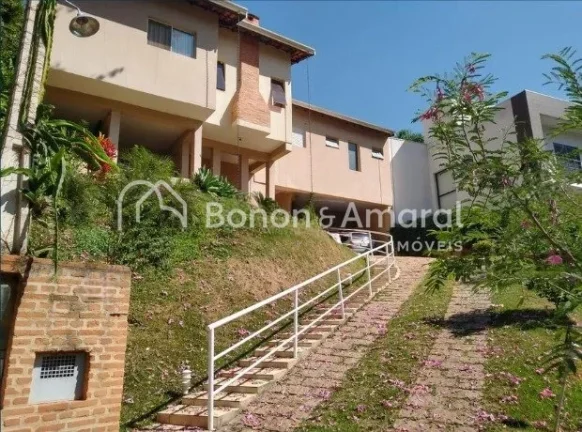 Imagem Esta casa está localizada no condomínio Colinas Ermitage, em Sousas, Campinas-SP, em um terreno de...